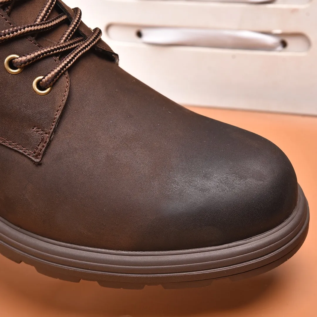 Men's shoes 💰640 (full genuine wool lining, 10% off for fake ones) Please pay attention to the quality of the original item and compare the thickness of the wool 🏮🏮 Popular UGG men's shoes from Australia's warm luxury brand, the official website is synchronized, Beckham men's style..., made of imported first-layer waxed cowhide, waxed toe cap, Australian real wool velvet lining Carefully sewn...Imported rubber Martin boots outsole (comfortable, soft and wear-resistant). I really like the quality..Exquisite workmanship. You can't put it down at first sight. Size 39-44